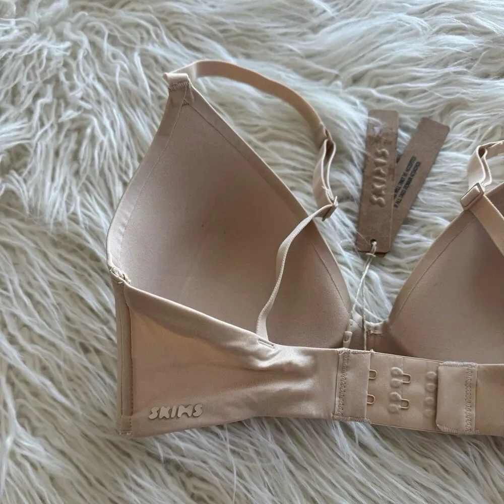 Skims Wireless Form T-shirt Bra Sand Size 32C